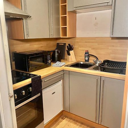 Studio Flat By Brookland Stays Serviced Accommodation Short Lets Leeds With Free Wifi Екстер'єр фото