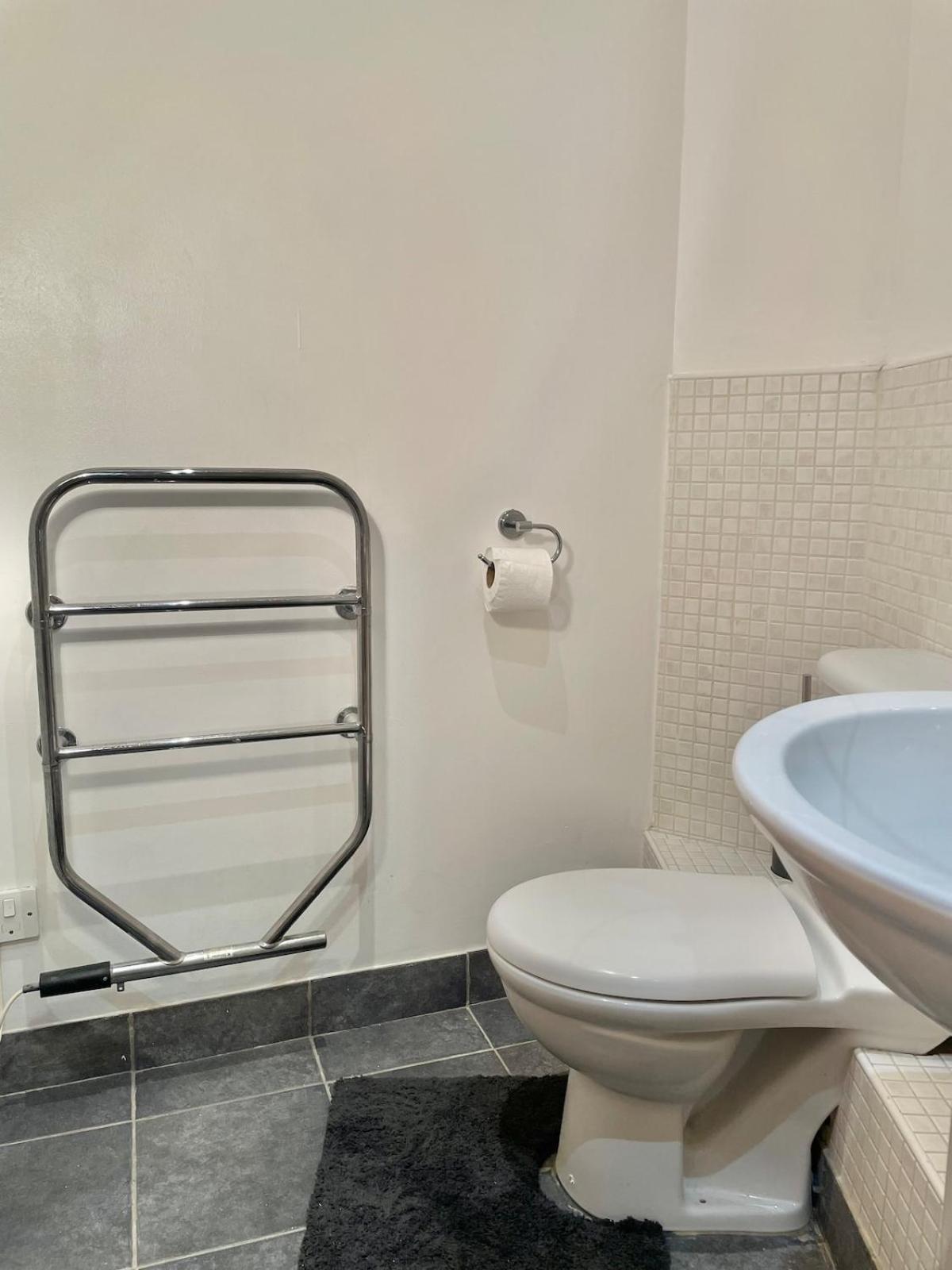 Studio Flat By Brookland Stays Serviced Accommodation Short Lets Leeds With Free Wifi Екстер'єр фото