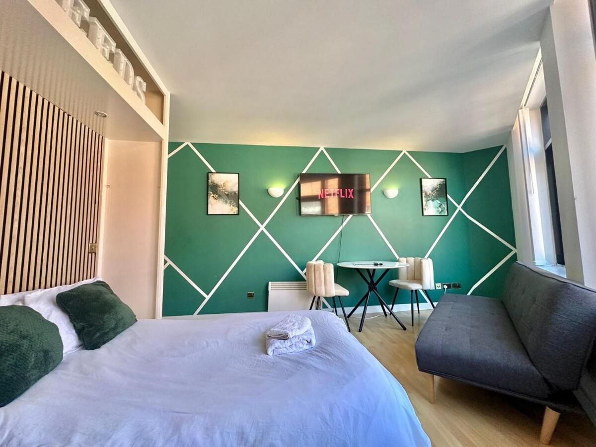 Studio Flat By Brookland Stays Serviced Accommodation Short Lets Leeds With Free Wifi Екстер'єр фото