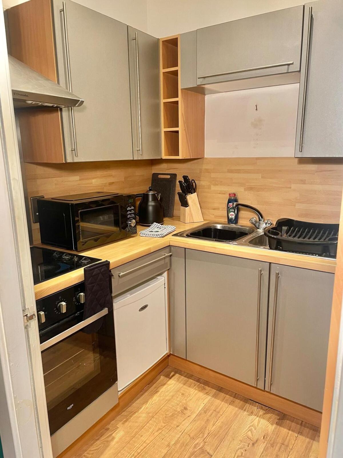 Studio Flat By Brookland Stays Serviced Accommodation Short Lets Leeds With Free Wifi Екстер'єр фото